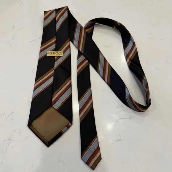Vintage 1970s Gucci Silk Necktie Brown Striped
Made in Italy. Designer tie - Picture 2 of 5